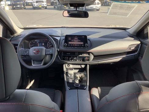 Used 2025 Nissan Rogue SV image 6