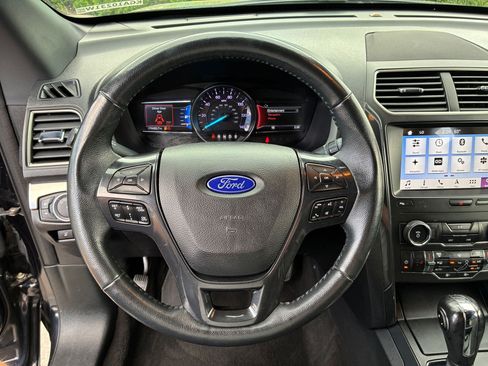 Used 2019 Ford Explorer XLT w/ Equipment Group 202A FWD image 16