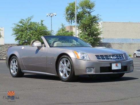 Used 2004 Cadillac XLR RWD image 40