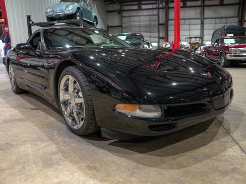 Used 1998 Chevrolet Corvette Coupe w/ Memory Pkg RWD image 12
