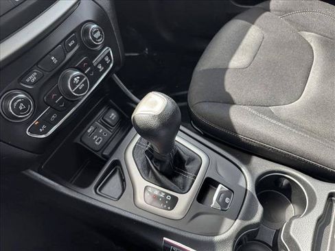 Used 2014 Jeep Cherokee Latitude w/ Comfort/Convenience Group FWD image 16