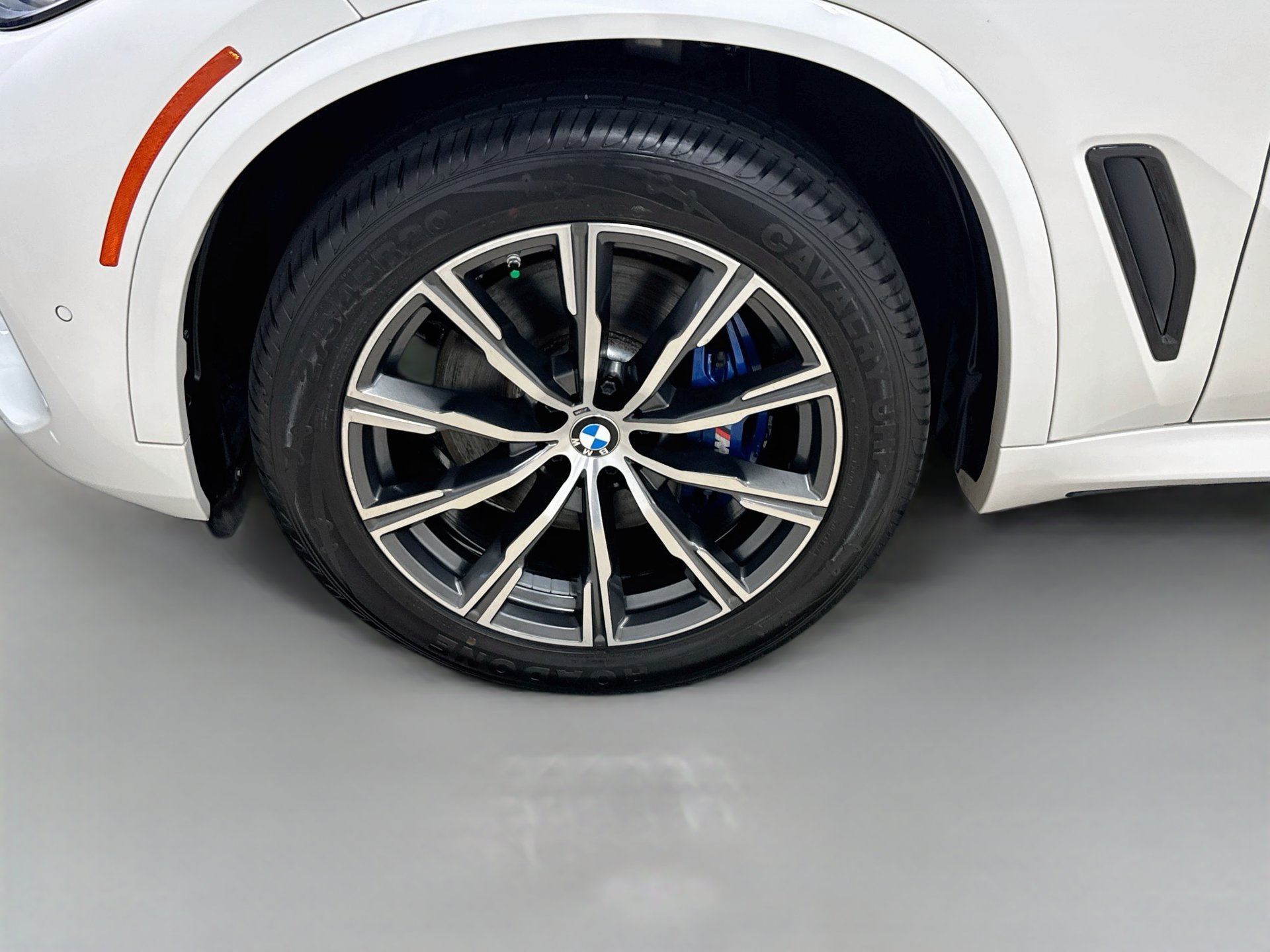 Used 2022 BMW X5 xDrive40i w/ M Sport Package AWD/4WD image 31