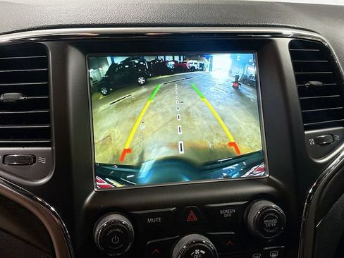 Used 2018 Jeep Grand Cherokee Altitude AWD/4WD image 13