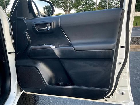 Used 2019 Toyota Tacoma TRD Off-Road image 24