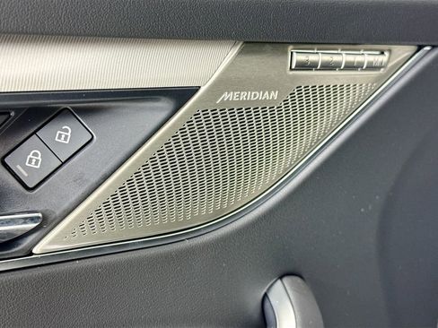 Used 2025 Jaguar F-PACE R-Dynamic S image 22