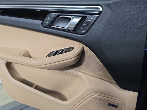 Used 2024 Porsche Macan image 22