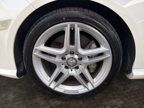 Used 2011 Mercedes-Benz E 550 4MATIC Sedan image 35