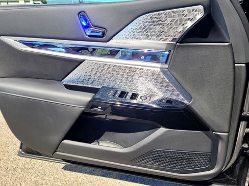 Used 2025 BMW i7 eDrive50 w/ M Sport Package RWD image 18