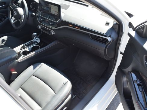 Used 2023 Nissan Altima 2.5 SR w/ SR Premium Package image 8