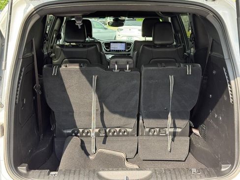 Used 2024 Chrysler Pacifica Limited FWD image 5