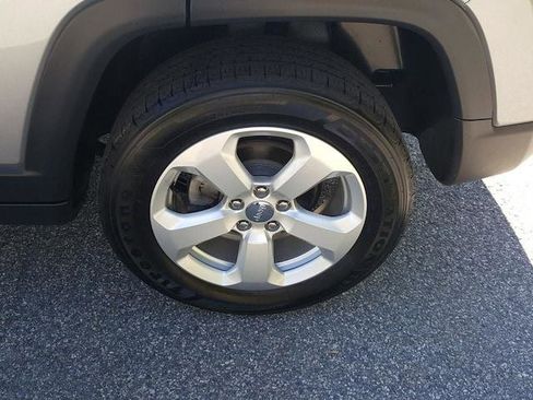 Certified 2019 Jeep Compass Latitude w/ Popular Equipment Group AWD/4WD image 21