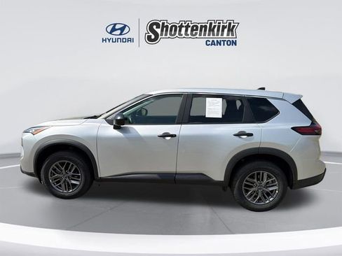 Used 2024 Nissan Rogue S image 8