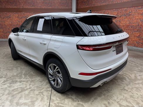 Used 2023 Lincoln Corsair AWD image 3