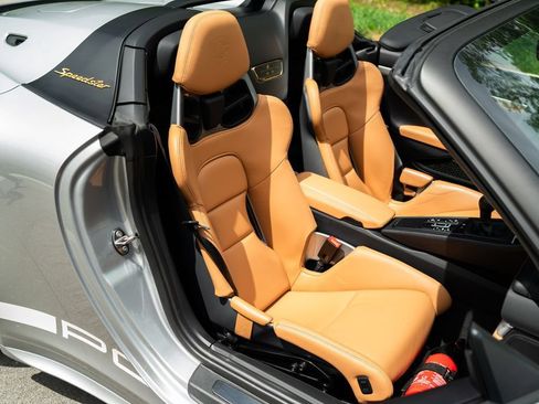 Used 2019 Porsche 911 Speedster RWD image 26