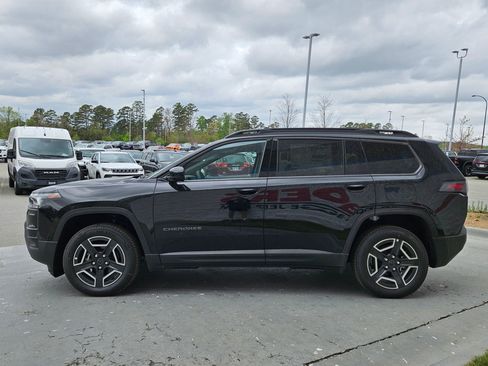 New 2026 Jeep Cherokee Laredo image 4