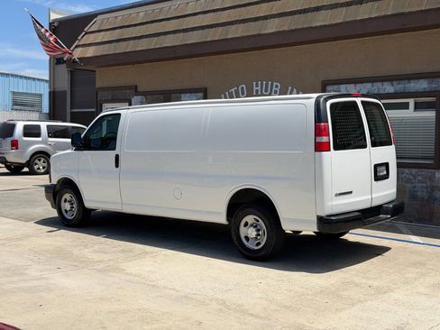 Used 2017 Chevrolet Express 3500 Extended RWD image 7
