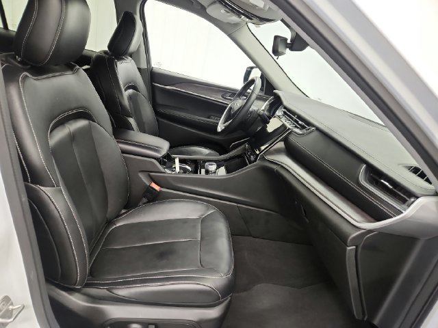 Used 2022 Jeep Grand Cherokee L Limited w/ Black Appearance Package RWD image 26