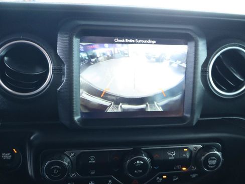 Used 2019 Jeep Wrangler Unlimited Sahara AWD/4WD image 28