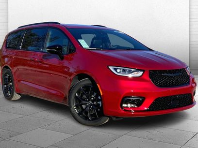 New 2026 Chrysler Pacifica Select w/ S Appearance Package