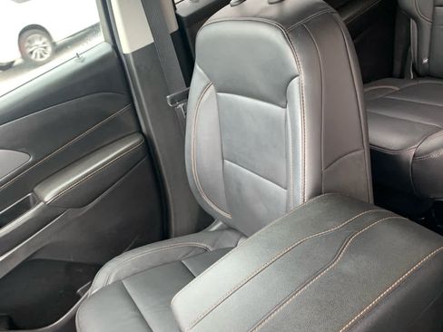 Used 2019 Chevrolet Traverse LT FWD image 21