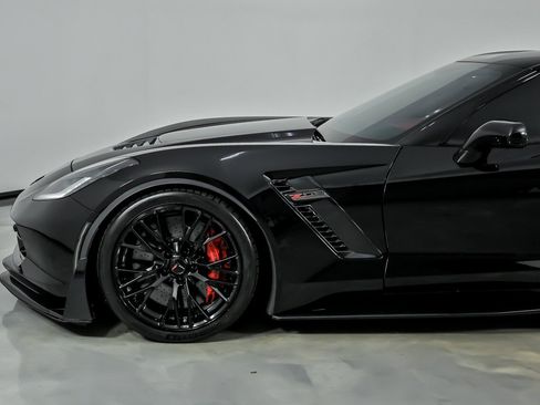 Used 2016 Chevrolet Corvette Z06 w/ 3LZ Preferred Equipment Group RWD image 7