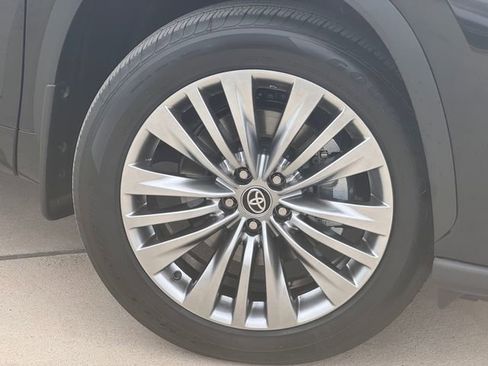 New 2026 Toyota Highlander Platinum AWD/4WD image 2