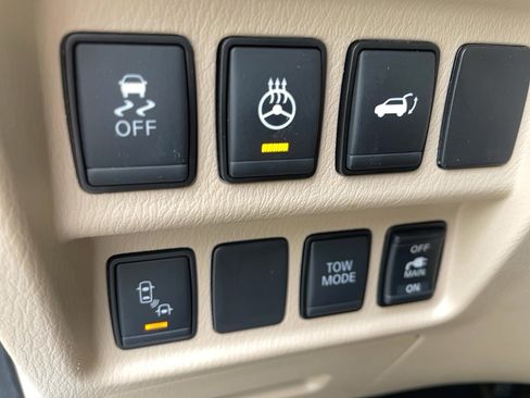 Used 2020 Nissan Pathfinder Platinum AWD/4WD image 15