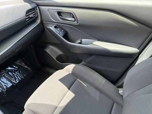 Used 2024 Nissan Rogue S FWD image 27