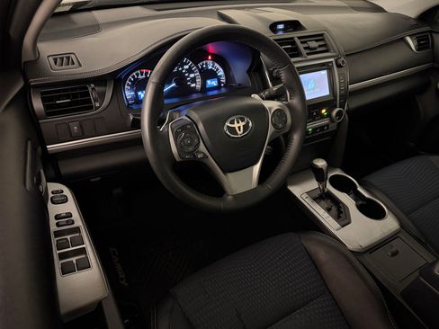 Used 2012 Toyota Camry SE FWD image 4