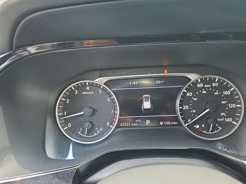 Used 2023 Nissan Pathfinder SL AWD/4WD image 10