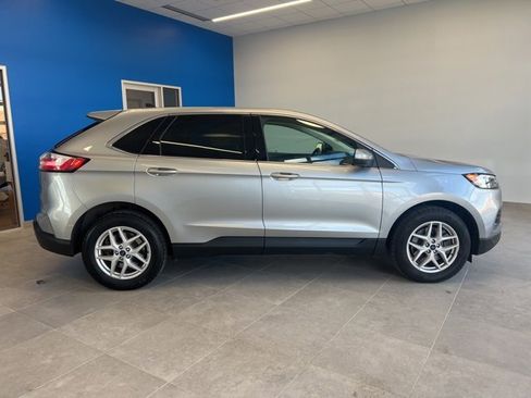 Used 2022 Ford Edge SEL w/ Convenience Package image 3
