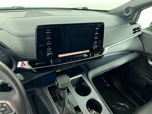 Used 2023 Toyota Sienna XSE FWD image 21