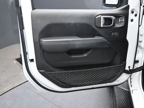 Used 2023 Jeep Wrangler Unlimited Sahara w/ Cold Weather Group AWD/4WD image 13