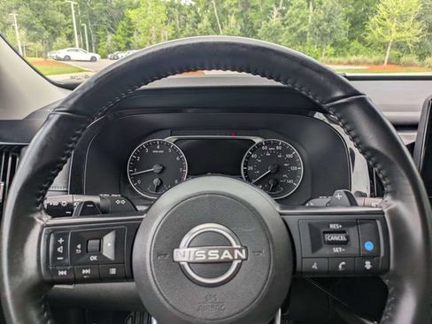 Used 2024 Nissan Pathfinder SV FWD image 28