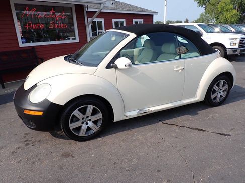 Used 2006 Volkswagen Beetle Convertible w/ Package 1 FWD image 3