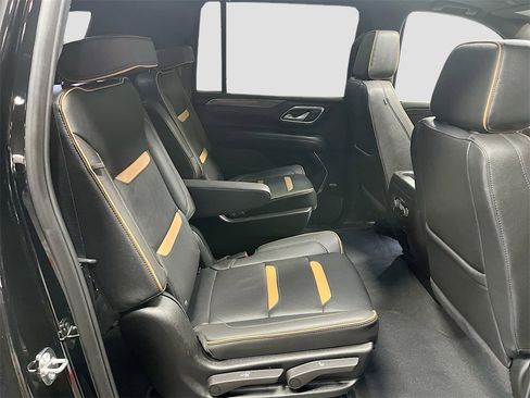 Used 2024 GMC Yukon XL AT4 w/ Technology Package image 30