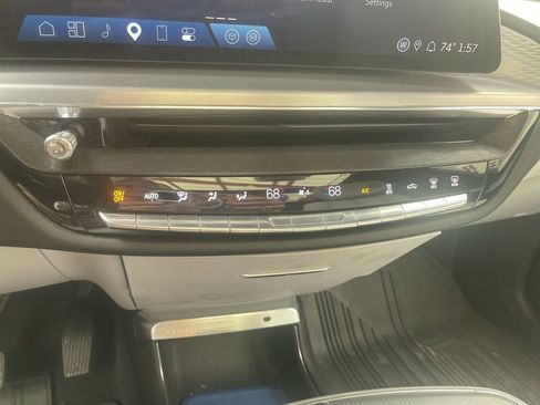 Used 2024 Cadillac Lyriq Luxury AWD/4WD image 17