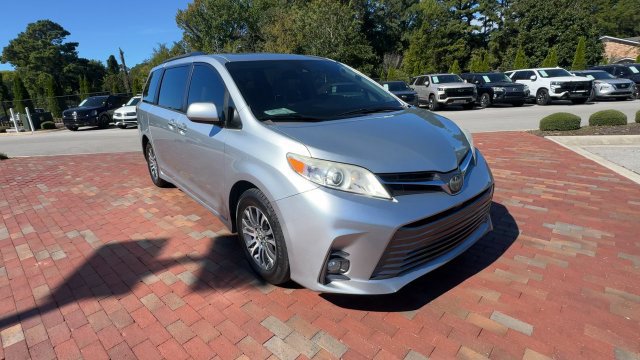 Used 2019 Toyota Sienna XLE Premium FWD image 5