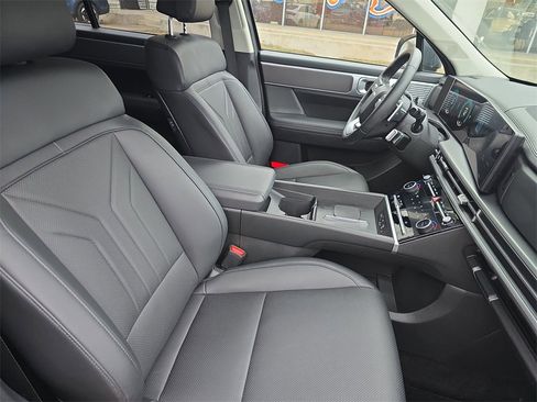 Certified 2025 Hyundai Santa Fe SEL image 10