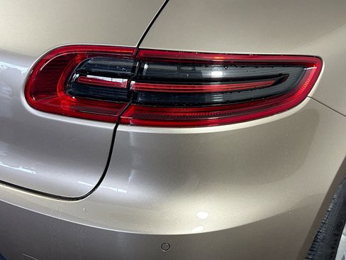 Used 2018 Porsche Macan Base image 33