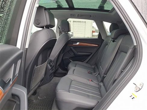 Used 2023 Audi Q5 2.0T Premium w/ Convenience Package image 10