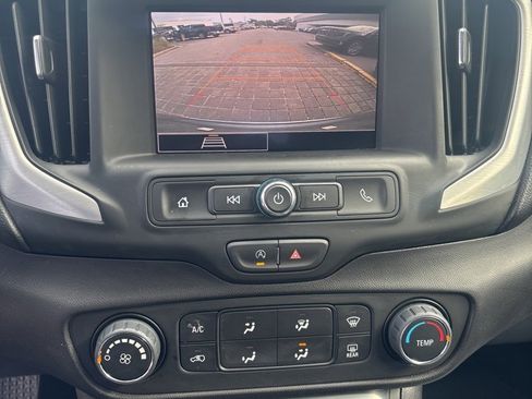 Used 2024 GMC Terrain SLE image 25