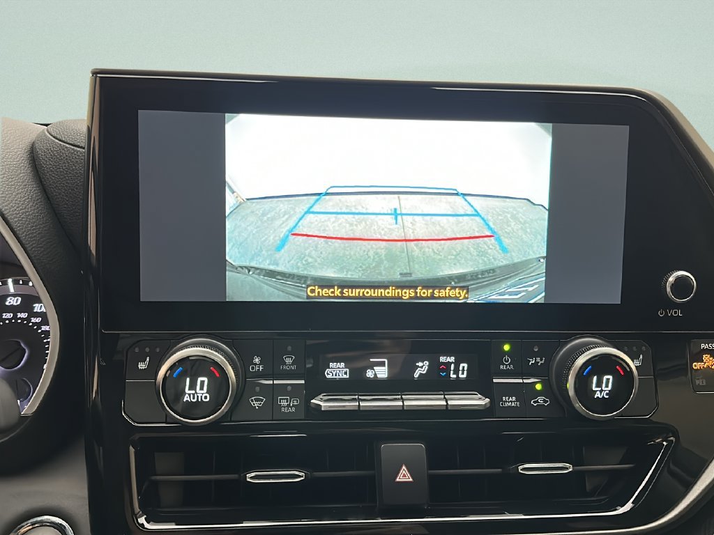 Used 2023 Toyota Highlander XLE AWD/4WD image 33