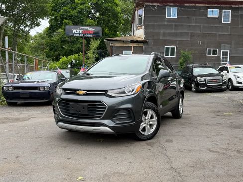 Used 2018 Chevrolet Trax LT w/ LT Convenience Package AWD/4WD image 2