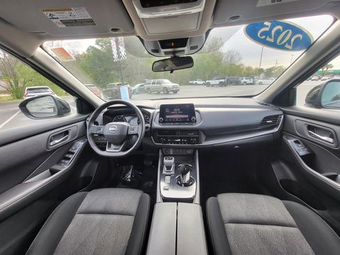 Used 2025 Nissan Rogue SV image 15