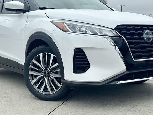 Used 2024 Nissan Kicks SV image 9