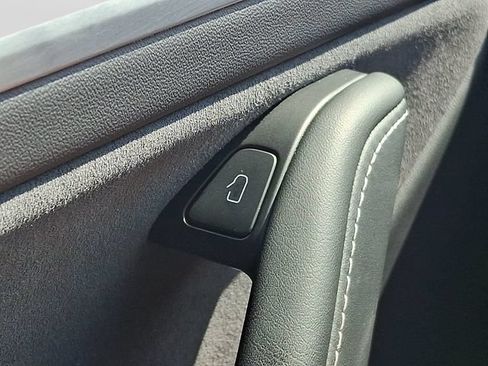 Used 2024 Tesla Model Y Long Range AWD/4WD image 26