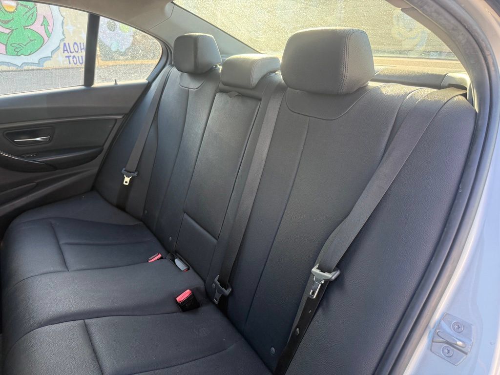 Used 2018 BMW 320i Sedan RWD image 14