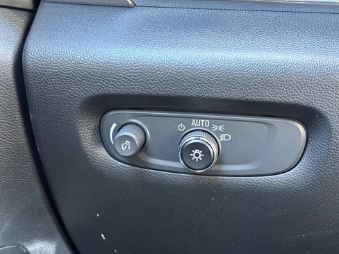 Certified 2023 Chevrolet Traverse LT w/ Rear Camera Mirror Package image 26