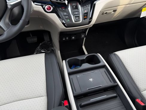 Certified 2026 Honda Odyssey Elite image 17